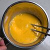 パパっと1品!旨味じゅわっ│トマトとベーコンの塩昆布卵炒めの工程1