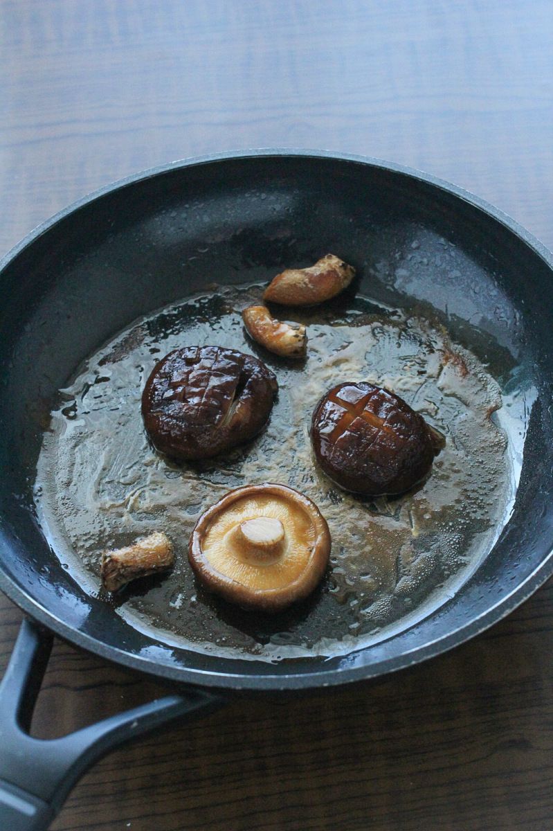 ジューシーでやみつき!】シイタケの照り焼き | レシピサイトNadia