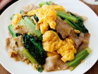 『豚肉と小松菜のふわたま醤油炒め』10分簡単☆ご飯に合う♪