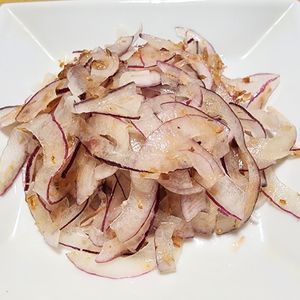 ナムディの作ってみた!投稿(切って和えるだけ！紫玉ねぎの中華風おかかサラダ)
