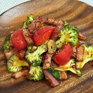 楽ラク手抜キッチン🐶🐾の作ってみた!投稿(焼きブロッコリーとトマトの☆ペペロンチーノサラダ🥗💕)