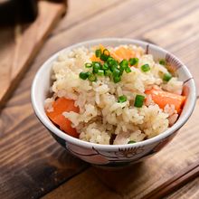 ほんのり甘い「ドンと丸ごとニンジン釜飯」