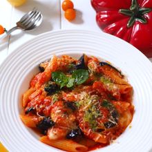 シチリアーナ🇮🇹茄子とモッツァレラのトマトパスタ