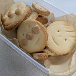 あやきょの作ってみた!投稿(【基本材料4つだけ！】アレンジ自在なハロウィン米粉クッキー)