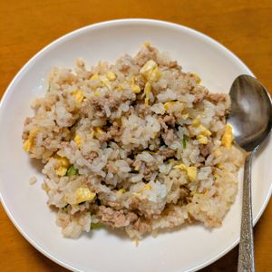 ゆきまる🐬🫧の作ってみた!投稿(【ひき肉炒飯】ワンパンでガッツリ満足)