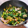 【ほうれん草とベーコンのカレー炒め】さっと作れておいしい！の工程2
