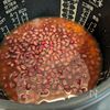 炊飯器で失敗なし！もちもち極上お赤飯｜絶妙な水加減の工程3