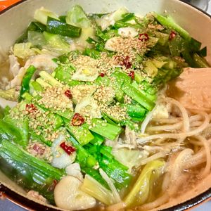 すみの作ってみた!投稿(【豚バラキャベツのもつ鍋風】焦がし醤油香る♬鍋の〆は辛麺風♡)