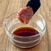 【梅しそつくね】ワンパンで簡単◎タレは調味料2つだけ！の工程1