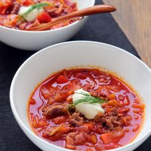 ロシアの赤い野菜スープ（ボルシチ）