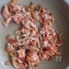 ご飯が進む♪【新玉ねぎと豚こまのピリ辛味噌炒め】の工程3
