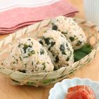ごま油香る◎明太子とわかめのおにぎり