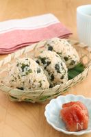 ごま油香る◎明太子とわかめのおにぎり