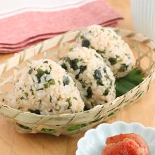 ごま油香る◎明太子とわかめのおにぎり