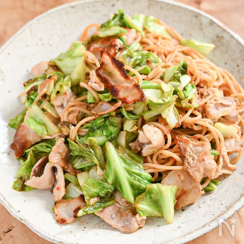野菜炒めだけじゃない!豚バラ肉とキャベツのピリ辛パスタ