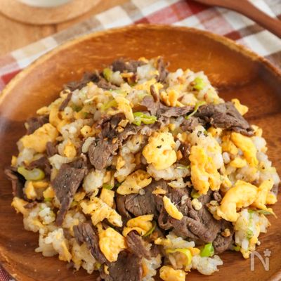 スタミナ満点♡牛肉と長ねぎのガーリックチャーハン