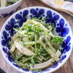［豆苗と蒲鉾の辛子マヨ和え］おせちの蒲鉾リメイク！和えるだけ