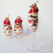 バレンタインの特別なデザート【チョコといちごのパフェ】