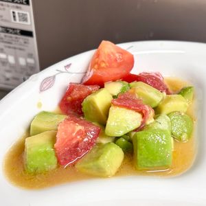 ケの作ってみた!投稿(汁まで飲み干す♪『アボカドとトマトのやみつき♡だしマリネ』)