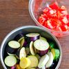 トマトで煮込む夏野菜肉じゃがの工程1