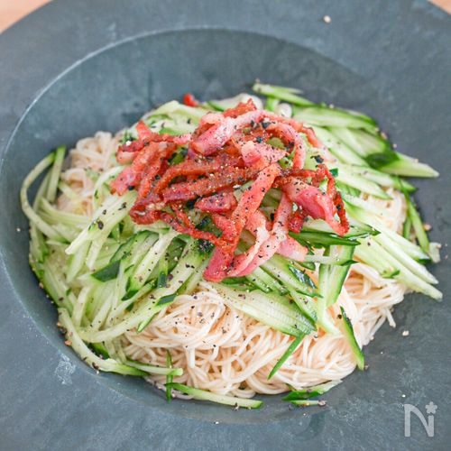 いつもと違った味わいで♪ベーコンときゅうりのそうめん
