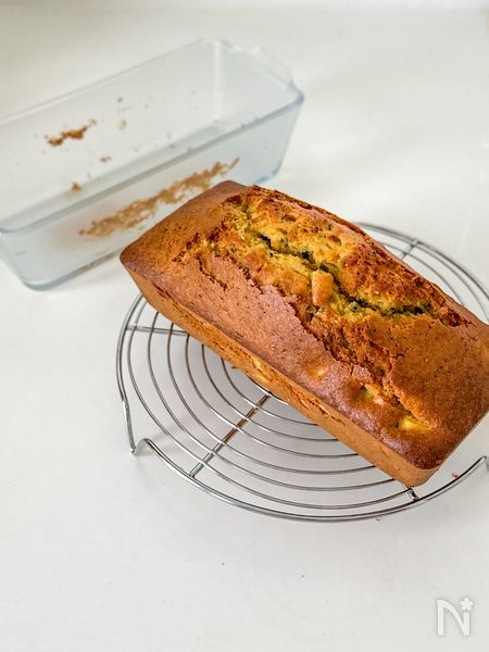 「セラベイク」のパウンド型で焼いたパウンドケーキ
