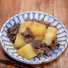 おでんのような感じで「牛肉大根煮」