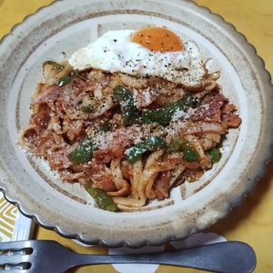 M＊Pの作ってみた!投稿(どこか懐かしい味♡お肉と野菜の旨味たっぷりうどんナポリタン)