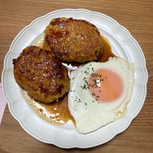 えりの作ってみた!投稿(【照りたま鶏バーグ】ワンパン！肉感のこしたままふんわり♡)