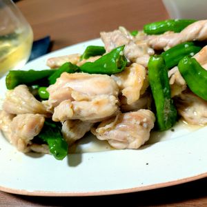もっちの作ってみた!投稿(せせりとしし唐のにんにくねぎ塩炒め)