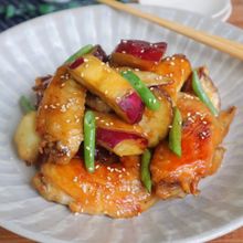 鶏手羽とさつまいもの甘辛焼き
