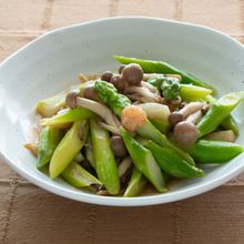 米粉で失敗知らず！アスパラとシーフードのとろうま炒め