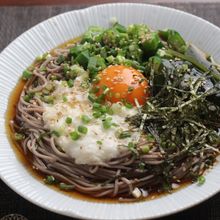 とろろとオクラのぶっかけ冷やしそば