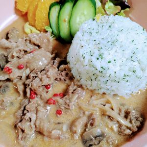 ゆみの作ってみた!投稿(お家でレストランの味！家族が喜ぶ！簡単ビーフストロガノフ)