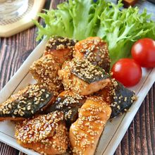 香ばしい♪鮭のたっぷりごま照り焼き