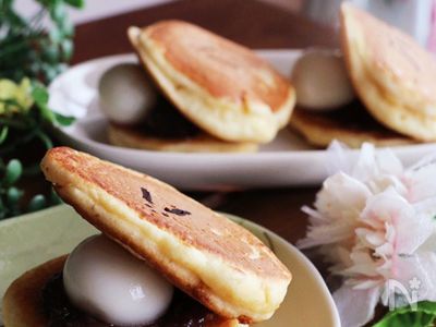 ヤトッチ　　お月見うさぎのミニロールカステラ ヤトッチ お月見うさぎのミニロールカステラ ヤトッチ お月見