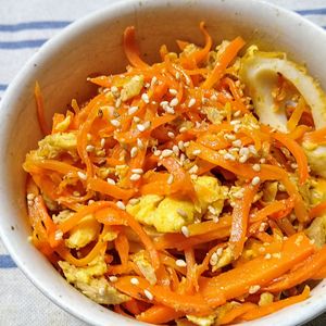 はるねこの作ってみた!投稿(人参1本使い切り♪ご飯がすすむ【人参とツナたまのしりしり】)