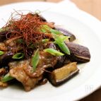 黒酢でさっぱり　茄子と豚バラ肉のピリ辛炒め