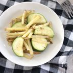 じゃがいもとズッキーニのにんにく風味炒め