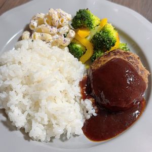 ちょりの作ってみた!投稿(すりおろし野菜が決め手！うちのふわふわハンバーグ)