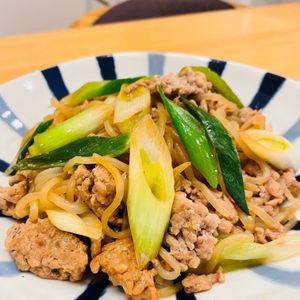 ちひろの作ってみた!投稿(ねぎシャキ♡主役級《しらたきのそぼろ炒め》)