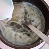 鍋ひとつ♪鶏ガラスープで簡単！玉ねぎとわかめの卵スープの工程2