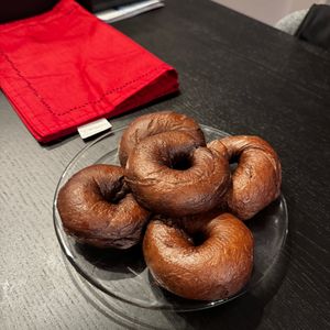 1225480の作ってみた!投稿(チョコレートベーグル🇺🇸チョコチップ＆クルミ)