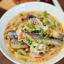 【豚肉と茄子のピリ辛そうめん】レンジ加熱で簡単柔らか茄子♪
