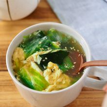 シャキッと美味しい♩【ふわたまレタスとわかめのスープ】