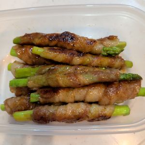 ちゃんこ犬の作ってみた!投稿(甘辛だれでごはんがすすむ!アスパラの肉巻き)