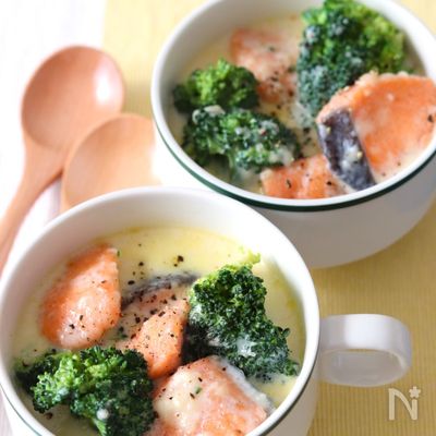 鮭とブロッコリーの食べる豆乳スープ♡チーズでコク旨