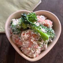 エビとブロッコリーの豆腐粒マスタードあえ