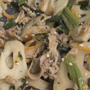 まきの作ってみた!投稿(残った野菜で♪牛肉と蓮根のプルコギ風炒め)