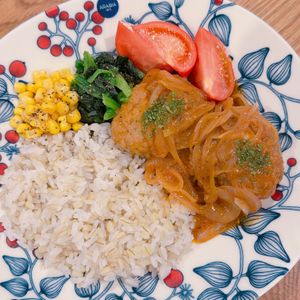 ミルクの作ってみた!投稿(ふわふわ食感！レンジで煮込みハンバーグ)